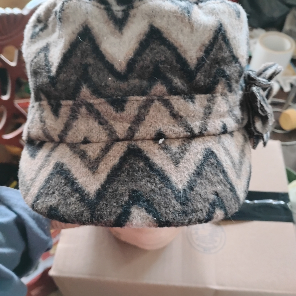 Chic Women's Zigzag Patterned Cap - image 5